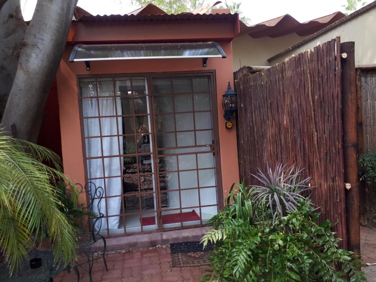 A La Fugue Hotel Upington Bagian luar foto