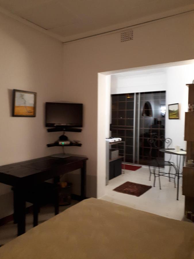 A La Fugue Hotel Upington Bagian luar foto