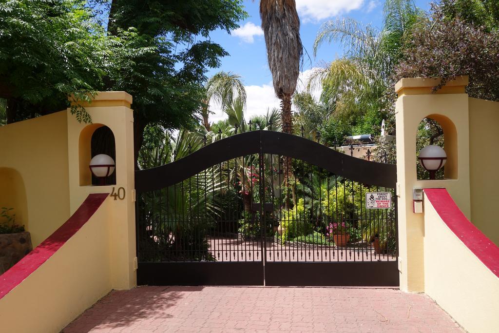 A La Fugue Hotel Upington Bagian luar foto