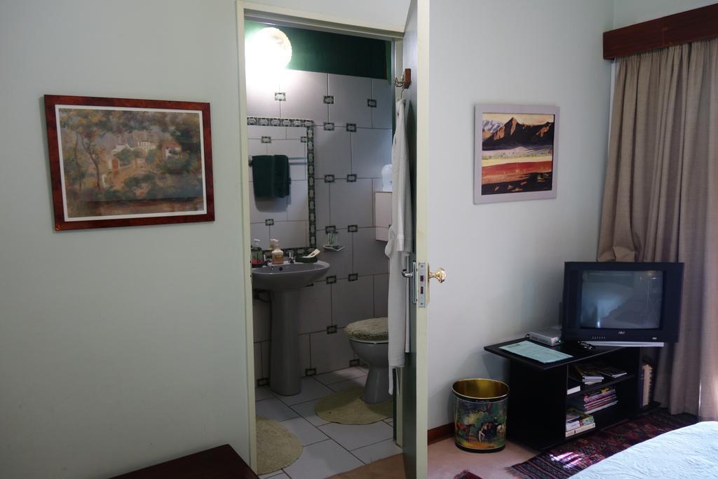 A La Fugue Hotel Upington Bagian luar foto